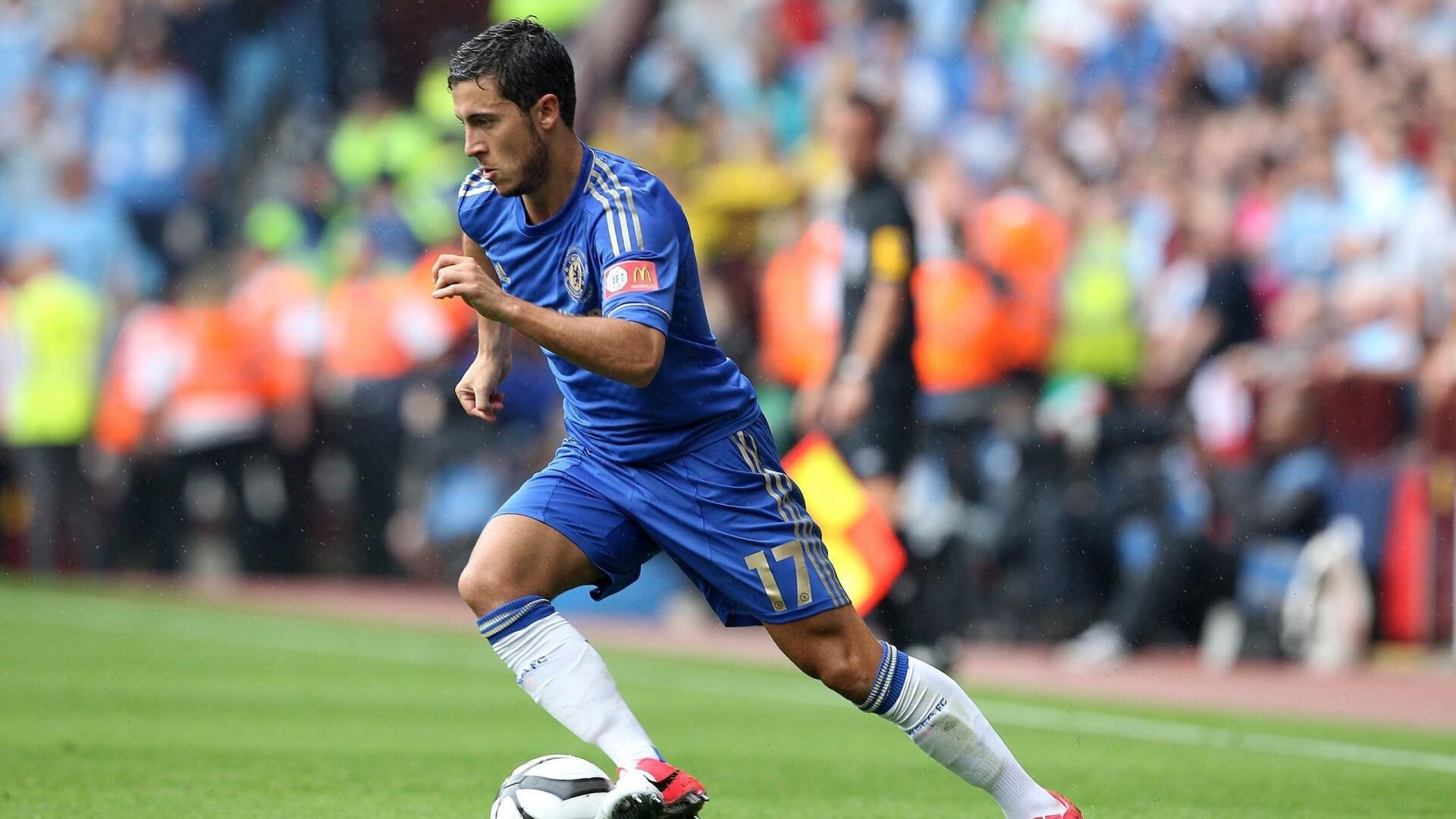 世俱杯-史上最“牛”远距离三分！库里在对阵步行者中投出距离达67英尺的绝杀三分！