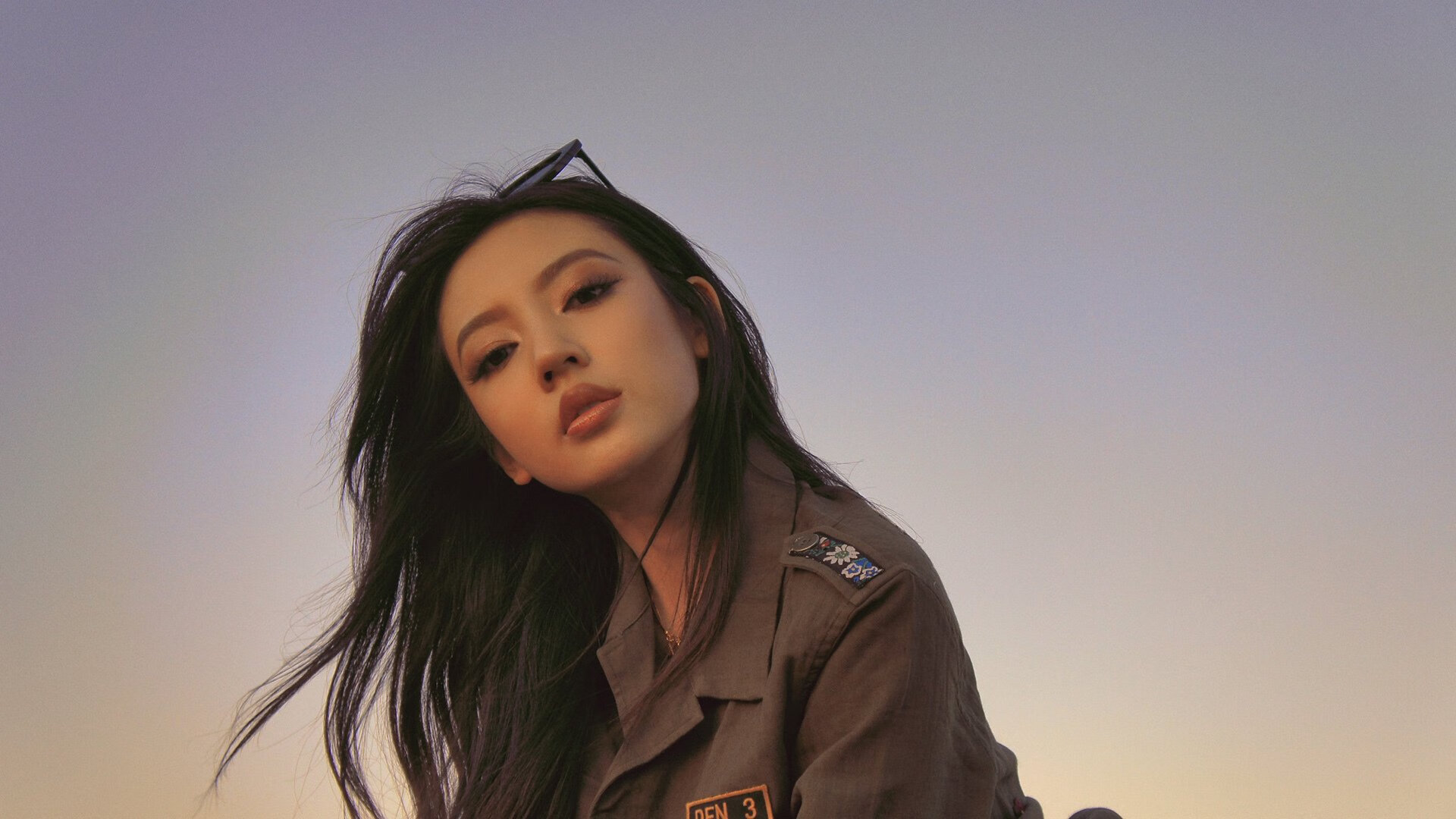 中国女泳新星首次亮相即夺冠,中国游泳女选手泳装